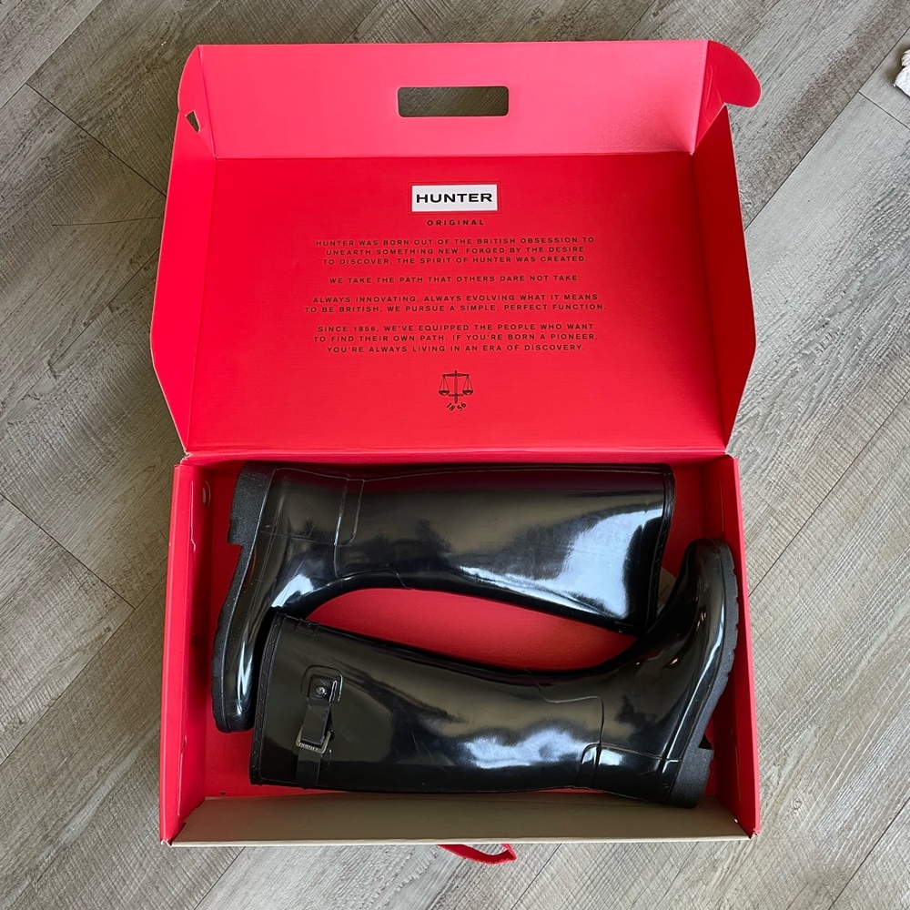 MOVING OUT SALE - Hunter Shoes Original Refined Gloss (black label)